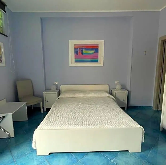 Piccolo Bed-1